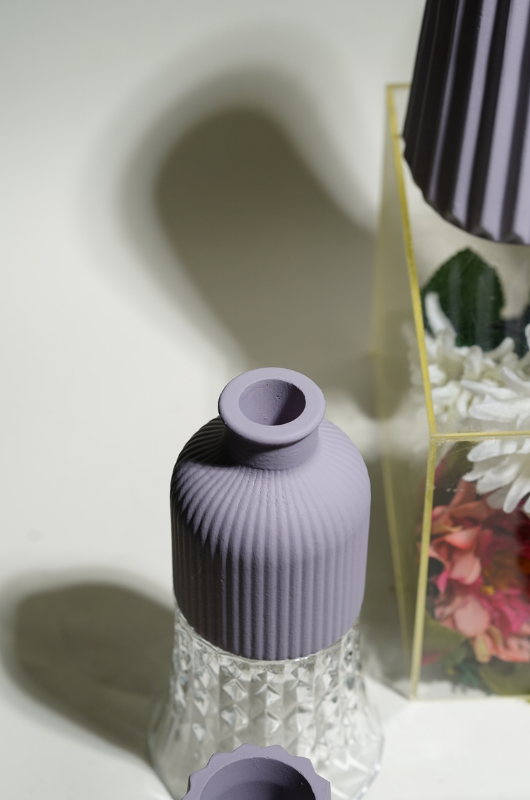 Chic Ribbed Vase