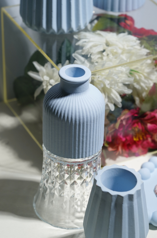 Chic Ribbed Vase
