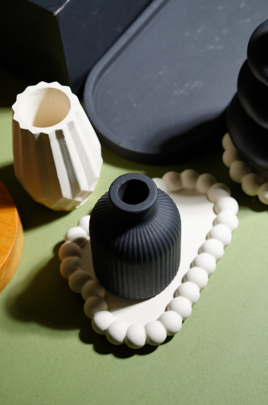 Chic Ribbed Vase