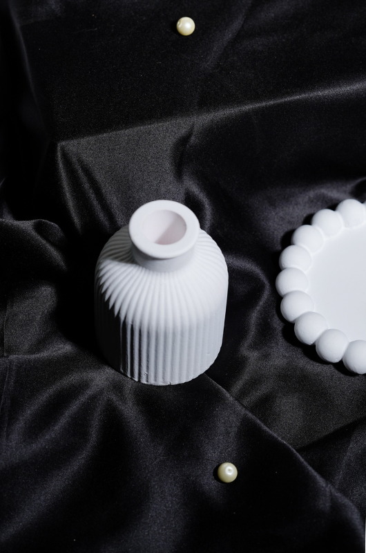 Chic Ribbed Vase