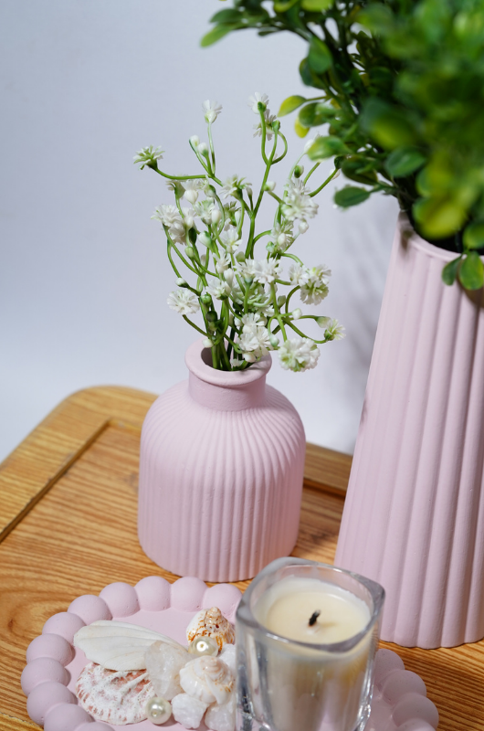 Chic Ribbed Vase