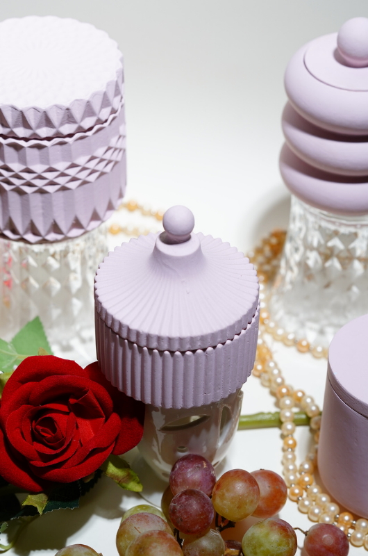 Ribbed Ball-Top Container