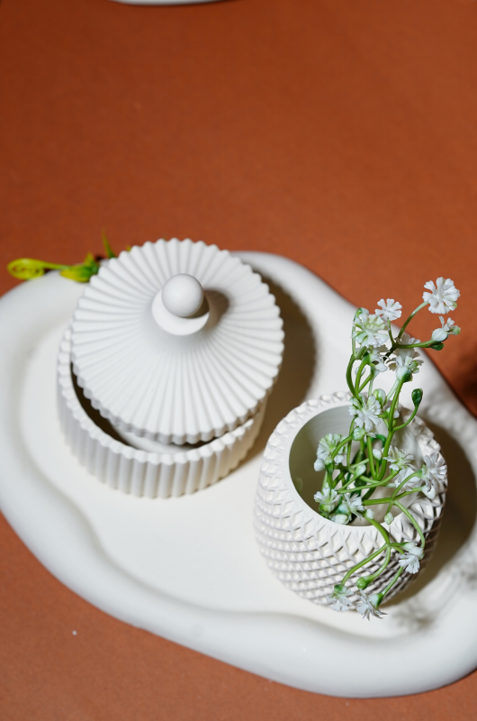 Ribbed Ball-Top Container